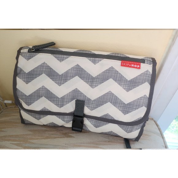 Skip Hop Pronto Signature Portable Changing Mat - Picture 1 of 7